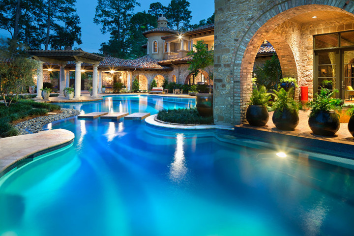 A pool with a large arch in the middle of it